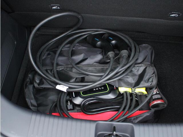 Leapmotor T03 Design 37.3 kWh 95PK Panoramadak, Cruise Control, Achteruitrijcamera, Navigatie, Airco