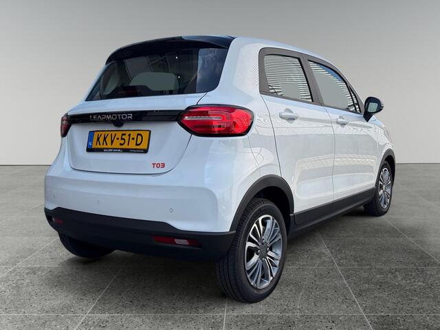 Leapmotor T03 5-deurs Design EV 37.3 kWh 95pk | AUTOMAAT | CAMERA | CLIMA | PANODAK | ADAPTIVE CRUISE | DODEHOEKBEW. | LM-VELGEN | NAVI |