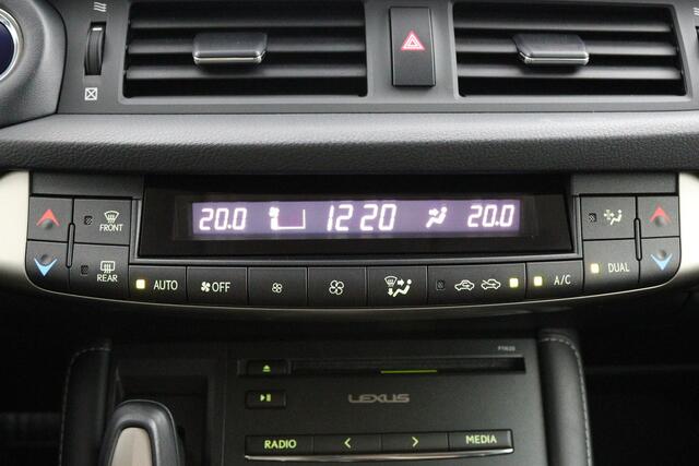 Lexus CT 200h Ultimate Edition | Parkeersensoren voor en achter | Fietsendragerbeugel | Premium navigatie