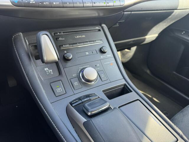 Lexus CT 200h Business Launch Edition | All-Season | Navigatie | Parkeersensoren |