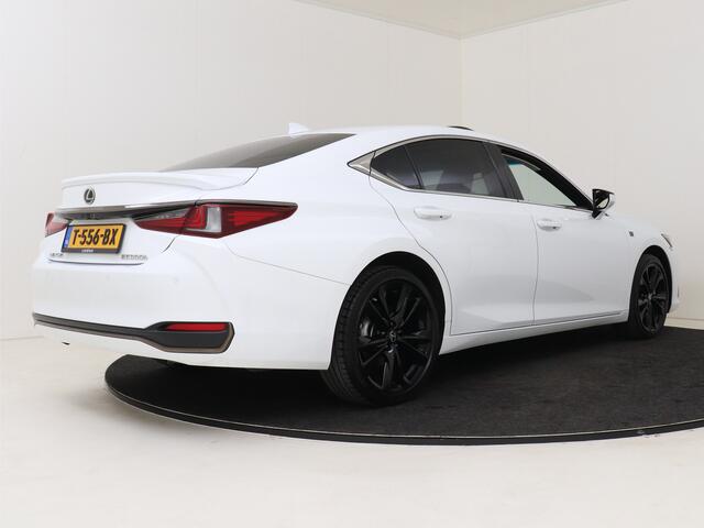 Lexus Es 300h F Sport Design | Lederen bekleding | 19" LM Velgen | Schuif/kanteldak | Navigatie | Camera | Dodehoek Ass. | Parkeersensoren |