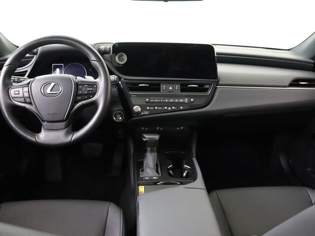 Lexus Es 300h F Sport Design | Lederen bekleding | 19" LM Velgen | Schuif/kanteldak | Navigatie | Camera | Dodehoek Ass. | Parkeersensoren |