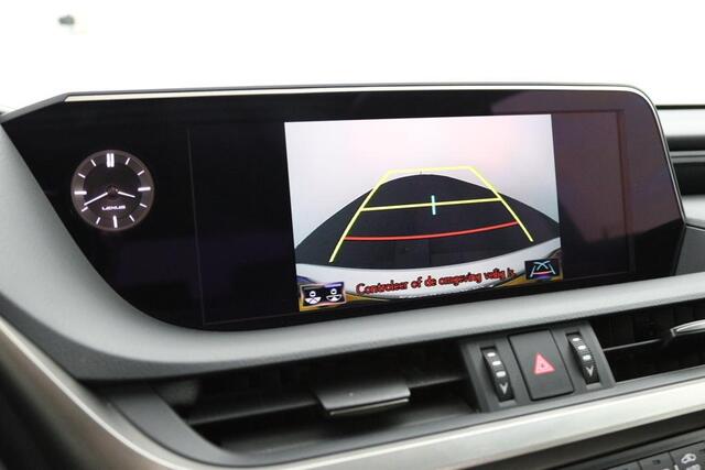 Lexus Es 300h Preference Line | Stuurwielverwarming | Blind Spot Monitor | 18 Inch Lichtmetalen velgen | DAB+