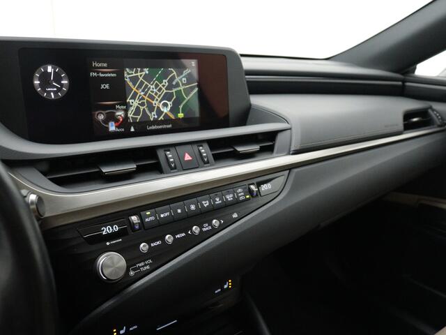 Lexus Es 300h Business Line | Navigatie | Apple CarPlay / Android Auto | Lederen bekleding | Sunroof |