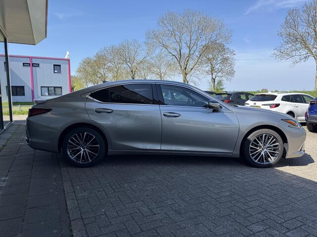 Lexus Es 300h Business Line limited Keyless | Stoel-stuurverwarming | Camera
