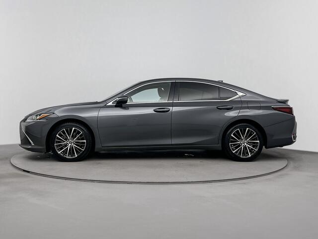 Lexus Es 300h Business Line | Sunroof | Stoel- en stuurverwarming | Carplay |