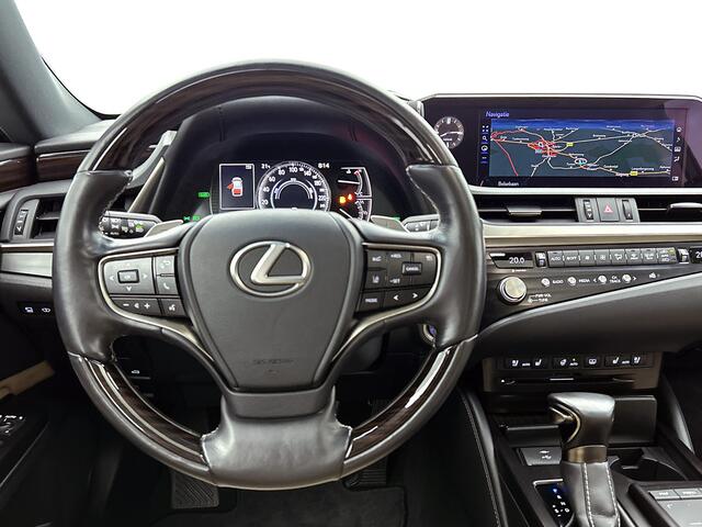 Lexus Es 300h President Line | Mark Levinson | Stoelverwarming en -ventilatie | Head-up Display | 360 graden camera |