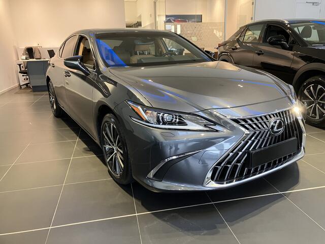 Lexus Es 300h 35th Edition | UIT VOORRAAD LEVERBAAR IN DE KLEUREN SONIC GREY EN GRAPHITE BLACK METALLIC |