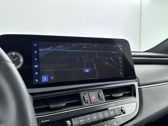 Lexus Es 300h Business Line Limited | BTW aftrekbaar | Stoel- en stuurverwarming | Carplay |