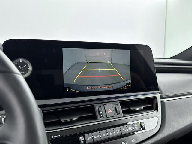 Lexus Es 300h Business Line Limited | BTW aftrekbaar | Stoel- en stuurverwarming | Carplay |