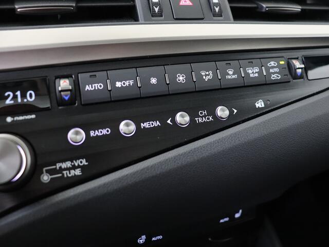 Lexus Es 300h Preference Line | 1ste Eigenaar | Dealer onderhouden | Stoel+Stuurverwarming | Blind Spot Monitor | LED Verlichting | Elektrisch Verstelbaar Stoelen | Schuif/Kantel Dak |