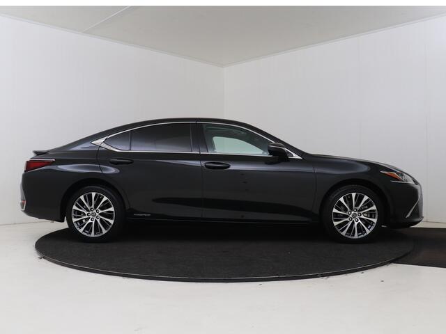 Lexus Es 300h Preference Line | 1ste Eigenaar | Dealer onderhouden | Stoel+Stuurverwarming | Blind Spot Monitor | LED Verlichting | Elektrisch Verstelbaar Stoelen | Schuif/Kantel Dak |