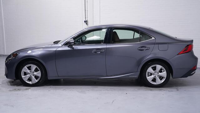 Lexus IS 300h Hybrid Navi Leder Clima Led koplampen PDC NAP Rijklaar!