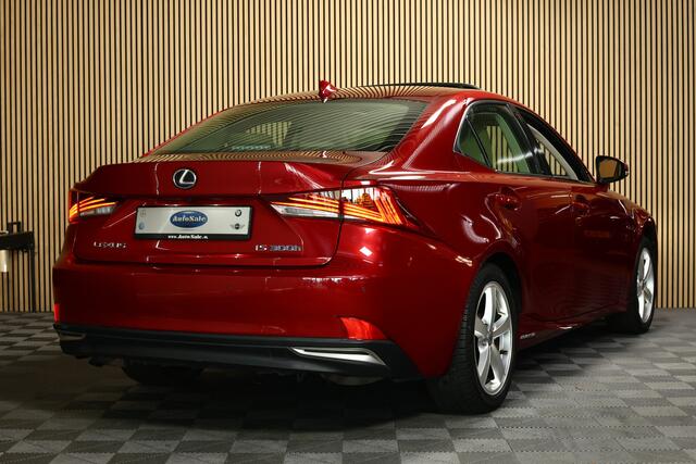 Lexus IS 300h Hybrid Business PANO MEMORY NAVI CRUISE STOEL+STUUR VW "18