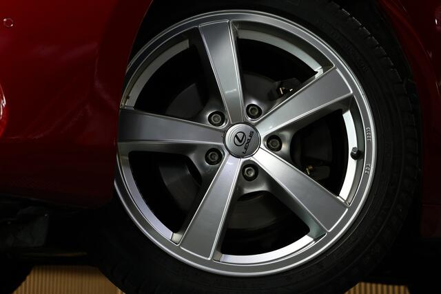 Lexus IS 300h Hybrid Business PANO MEMORY NAVI CRUISE STOEL+STUUR VW "18