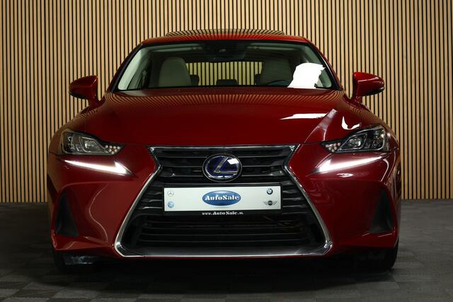 Lexus IS 300h Hybrid Business PANO MEMORY NAVI CRUISE STOEL+STUUR VW "18