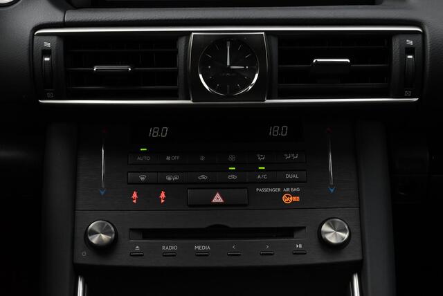 Lexus IS 300h Hybrid Business Line Pro | NL Auto | Dealer onderhouden