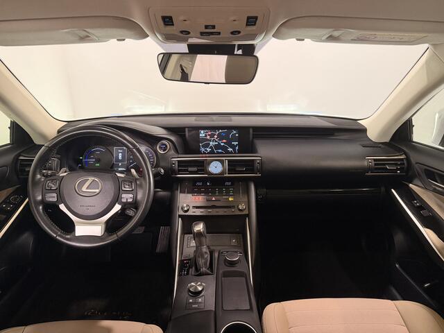 Lexus IS 300h Hybrid Business Line | Trekhaak | Parkeersensoren voor - en achter | Schuif - / kanteldak |