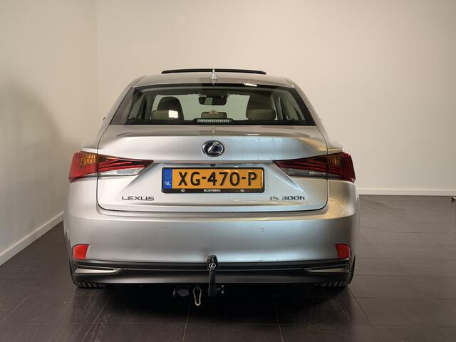 Lexus IS 300h Hybrid Business Line | Trekhaak | Parkeersensoren voor - en achter | Schuif - / kanteldak |