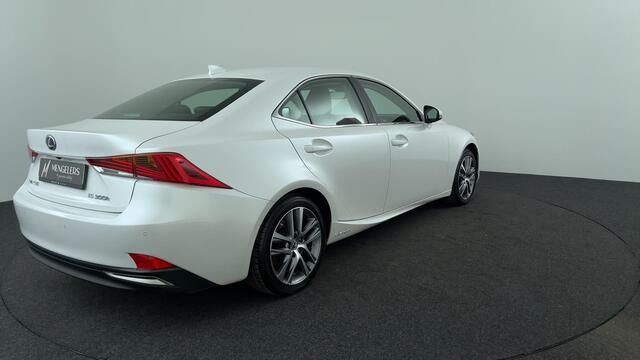 Lexus IS 300h Hybrid Business Line