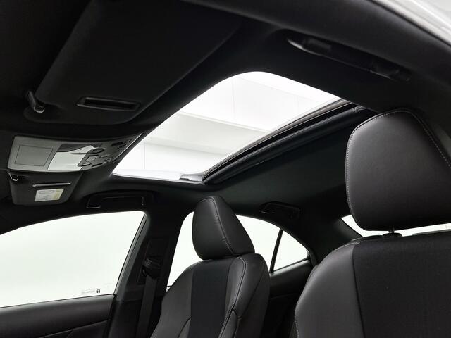 Lexus IS 300h Hybrid F-Sport Line | Adaptief Dempingsysteem | Schuifdak | Elektrisch Verstelbare Stoelen |