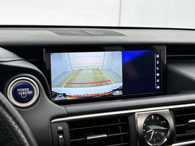 Lexus IS 300h Hybrid F-Sport Line | Adaptief Dempingsysteem | Schuifdak | Elektrisch Verstelbare Stoelen |