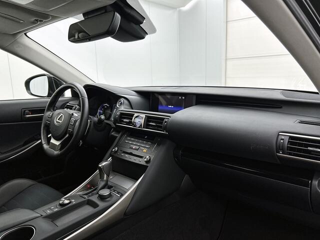 Lexus IS 300h Hybrid Business Line | Safety-Pack | Cruise Control Adaptive | Navigatie | Stoelverwarming | Parkeersensoren achter | Achteruitrijcamera | 16" Velgen