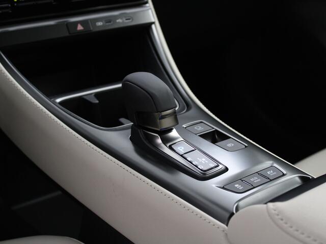 Lexus LBX Elegant | Leder | Stoel- en stuurverwarming | Park Assist | Lexus Link Pro Multimedia |