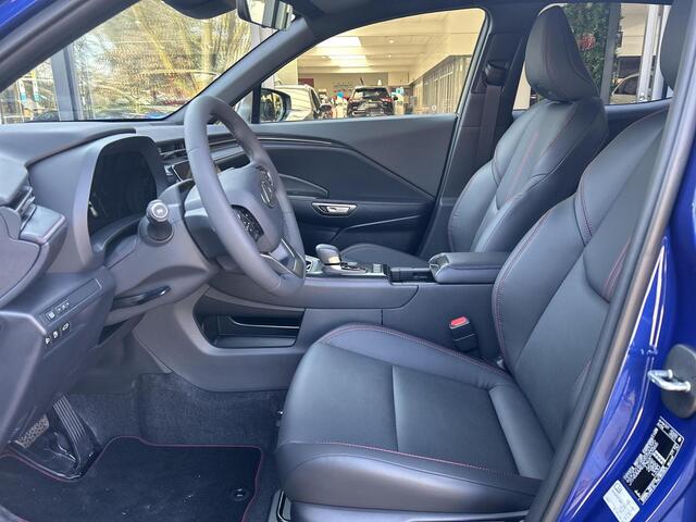 Lexus LBX Emotion 2WD