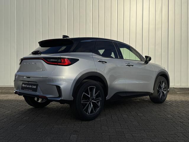 Lexus LBX Emotion 1.5 Hybrid Bi-Tone Tech Pack Leder Stoel Stuur verwarming PDC Navi Carplay