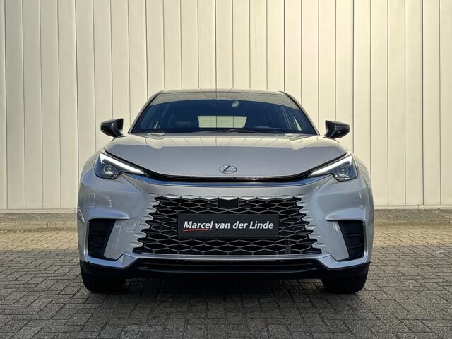 Lexus LBX Emotion 1.5 Hybrid Bi-Tone Tech Pack Leder Stoel Stuur verwarming PDC Navi Carplay