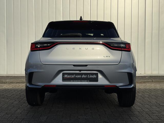 Lexus LBX Emotion 1.5 Hybrid Bi-Tone Tech Pack Leder Stoel Stuur verwarming PDC Navi Carplay