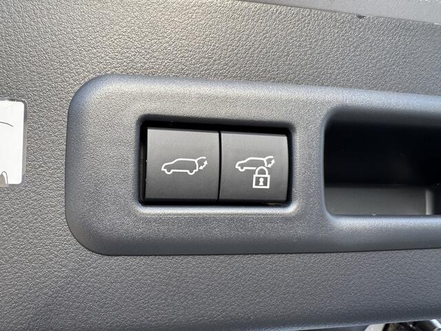 Lexus LBX Emotion 1.5 Hybrid Bi-Tone Tech Pack Leder Stoel Stuur verwarming PDC Navi Carplay
