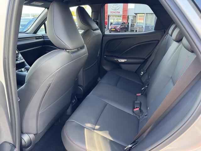 Lexus LBX Emotion 1.5 Hybrid Bi-Tone Tech Pack Leder Stoel Stuur verwarming PDC Navi Carplay
