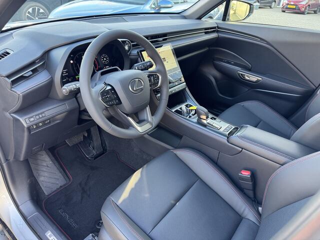 Lexus LBX Emotion 1.5 Hybrid Bi-Tone Tech Pack Leder Stoel Stuur verwarming PDC Navi Carplay