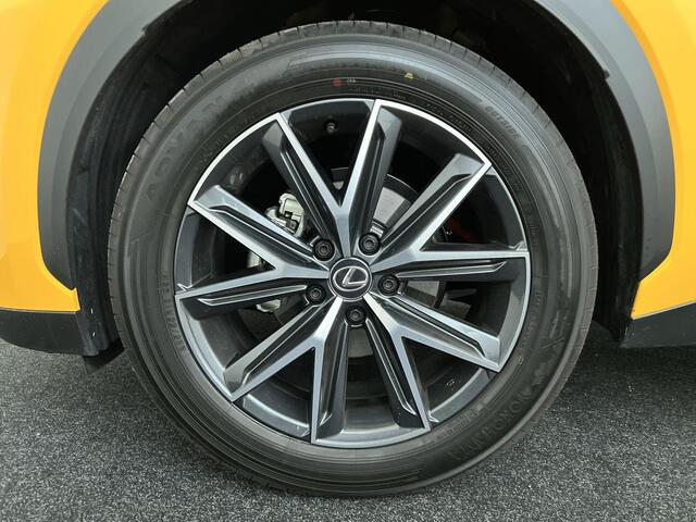 Lexus LBX Emotion 2WD, TECH PACK!