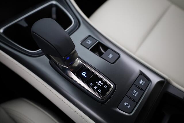 Lexus LBX 2WD Elegant Limited | Tech Pack | Verwarmde voorstoelen | Navigatie | Apple Carplay /- Android Auto |