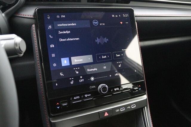 Lexus LBX Elegant 2WD | Lederen bekleding | 18 Inch Lichtmetalen velgen | Elektrisch bedienbare achterklep | Smart Entry