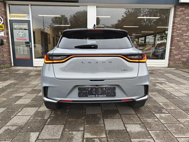 Lexus LBX LBX 1.5 Hybrid Emotion (FWD)