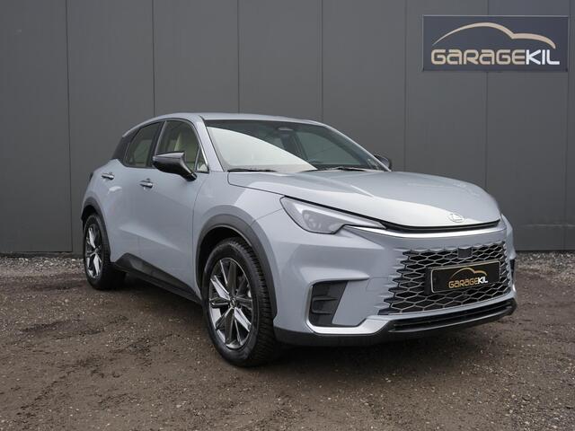 Lexus LBX Cool 2WD Dealeronderh. / Tech Pack / Lederen Bekleding / Digitaal display / Elektr. Achterklep / Stoelverwarming / Keyless / Led / Camera