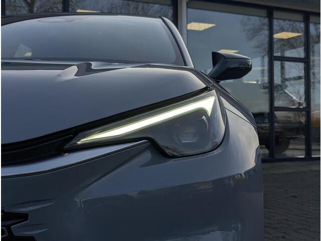 Lexus LBX Business Line 2WD | Comfort + Safety Pack | Stoel- stuurverwarming | BSM | PDC V+A | ACC | Camera