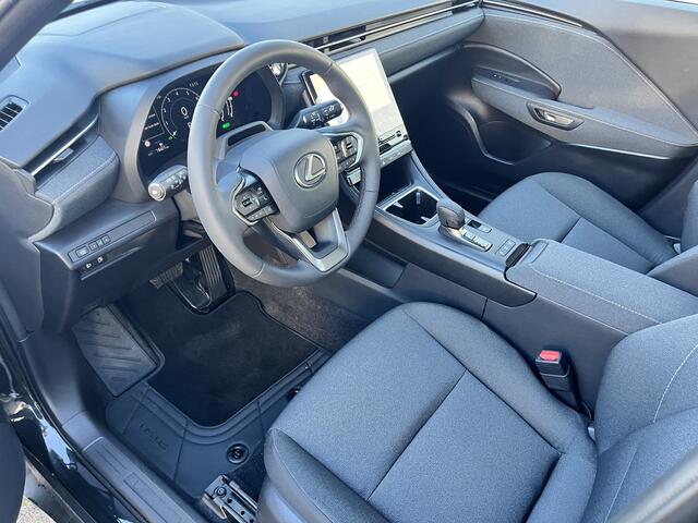 Lexus LBX 2WD Parkeersensoren Dodehoekdetectie Stoel Stuur Verwarming Navi Carplay