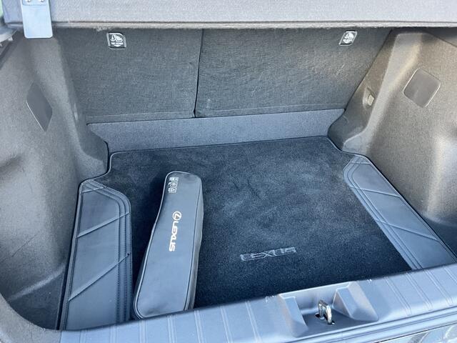 Lexus LBX 2WD Parkeersensoren Dodehoekdetectie Stoel Stuur Verwarming Navi Carplay