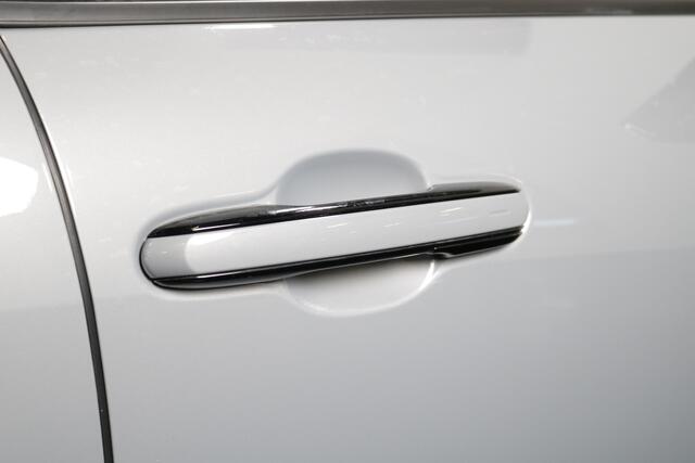 Lexus LBX Elegant 2WD