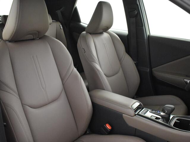 Lexus LBX Elegant 2WD | Techpack | Blindspot | PDC | Elektr. a. klep |