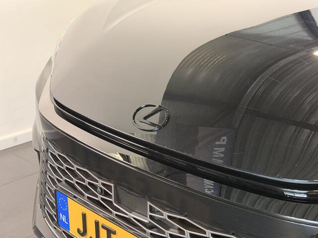 Lexus LBX Relax 2WD Black Edition | Privacy Glass | Mark Levinson | HUD | Odsidian Pack |