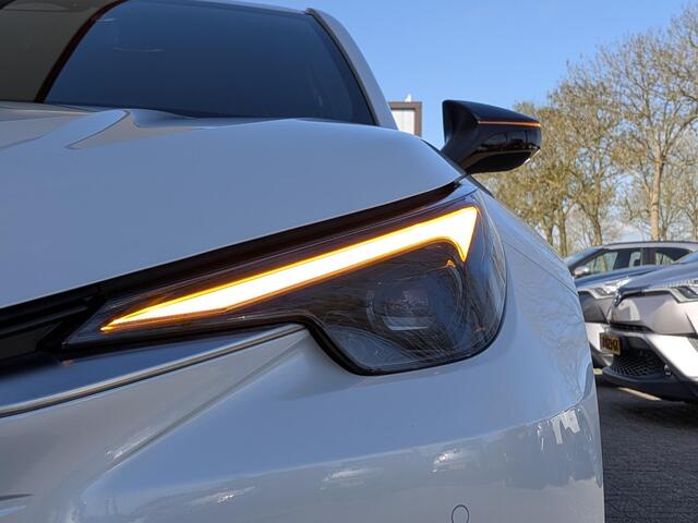 Lexus LBX Business Line 2WD | Comfort + Safety Pack | Stoel- stuurverwarming | BSM | PDC V+A | ACC | Camera
