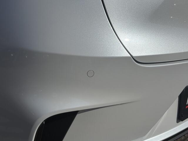 Lexus LBX Business Line 2WD Parkeer en Dodehoek Sensoren Stoel Stuur Verwarming