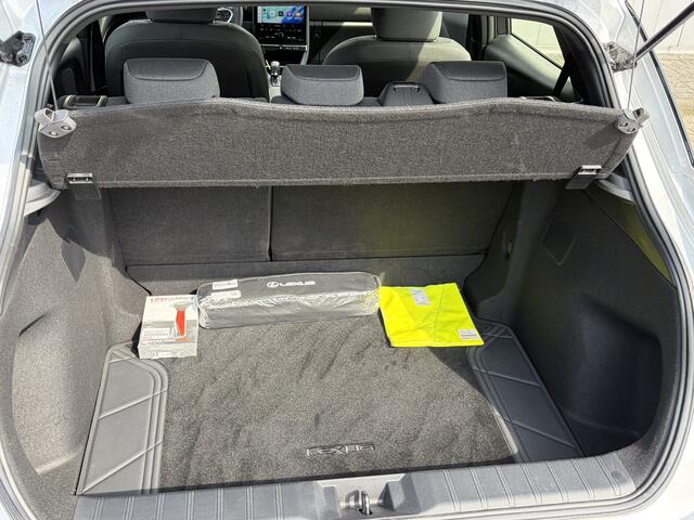 Lexus LBX Business Line 2WD Parkeer en Dodehoek Sensoren Stoel Stuur Verwarming