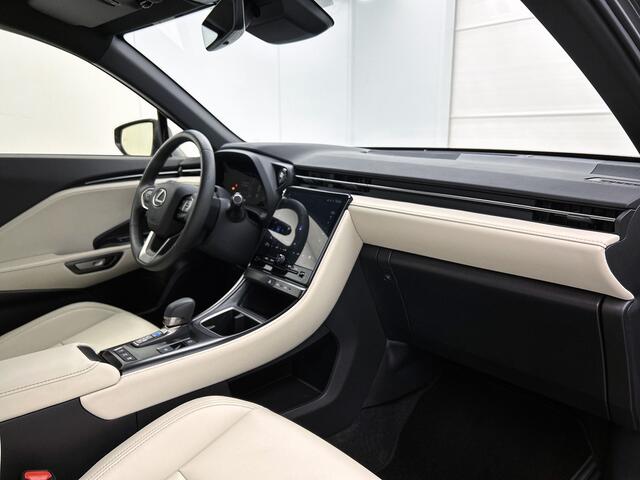 Lexus LBX Elegant 2WD | Apple CarPlay / Android Auto (Navigatie) | BLS | PDC |